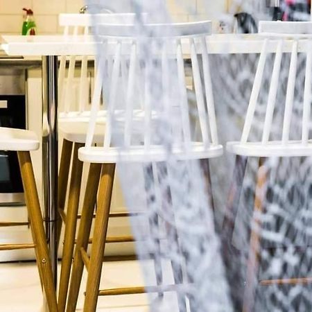 Diamond Lux Apartment Palaiontsiflikion Bagian luar foto