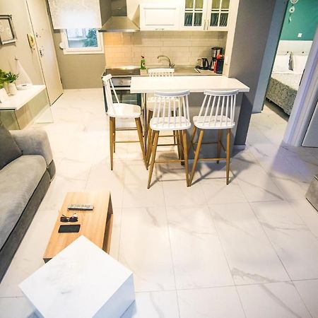 Diamond Lux Apartment Palaiontsiflikion Bagian luar foto
