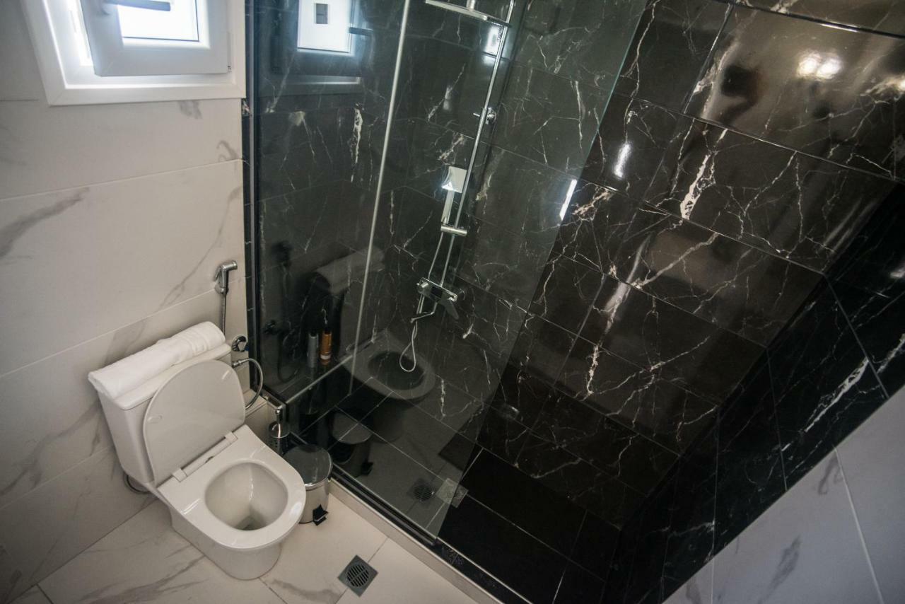 Diamond Lux Apartment Palaiontsiflikion Bagian luar foto
