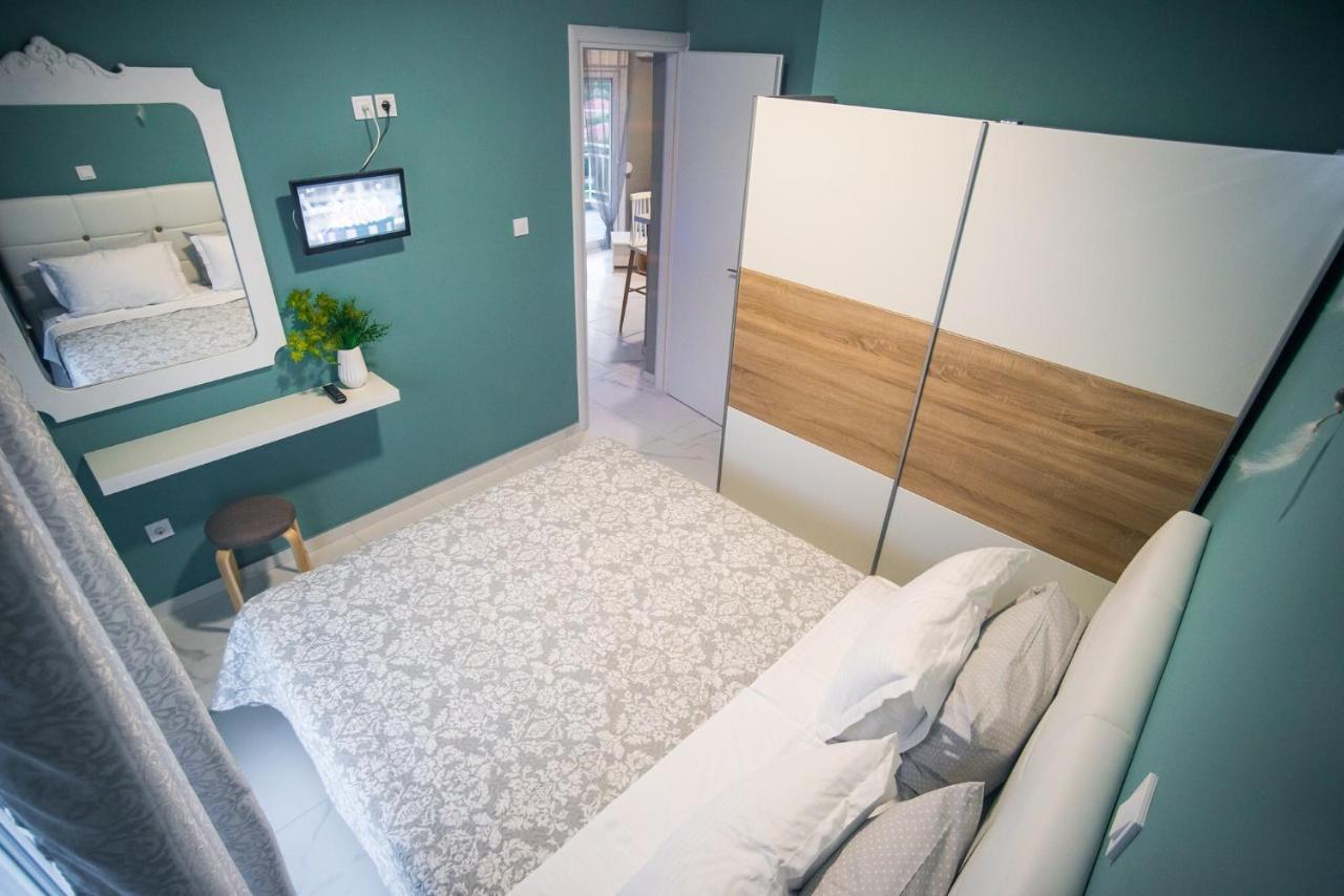 Diamond Lux Apartment Palaiontsiflikion Bagian luar foto